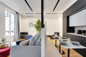 Apartment | Living area - Luxury Apartment With AC Center of Paris (Paris)