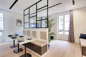 Apartment | Dining - Superb Apartment With AC - Center of Paris (Paris)