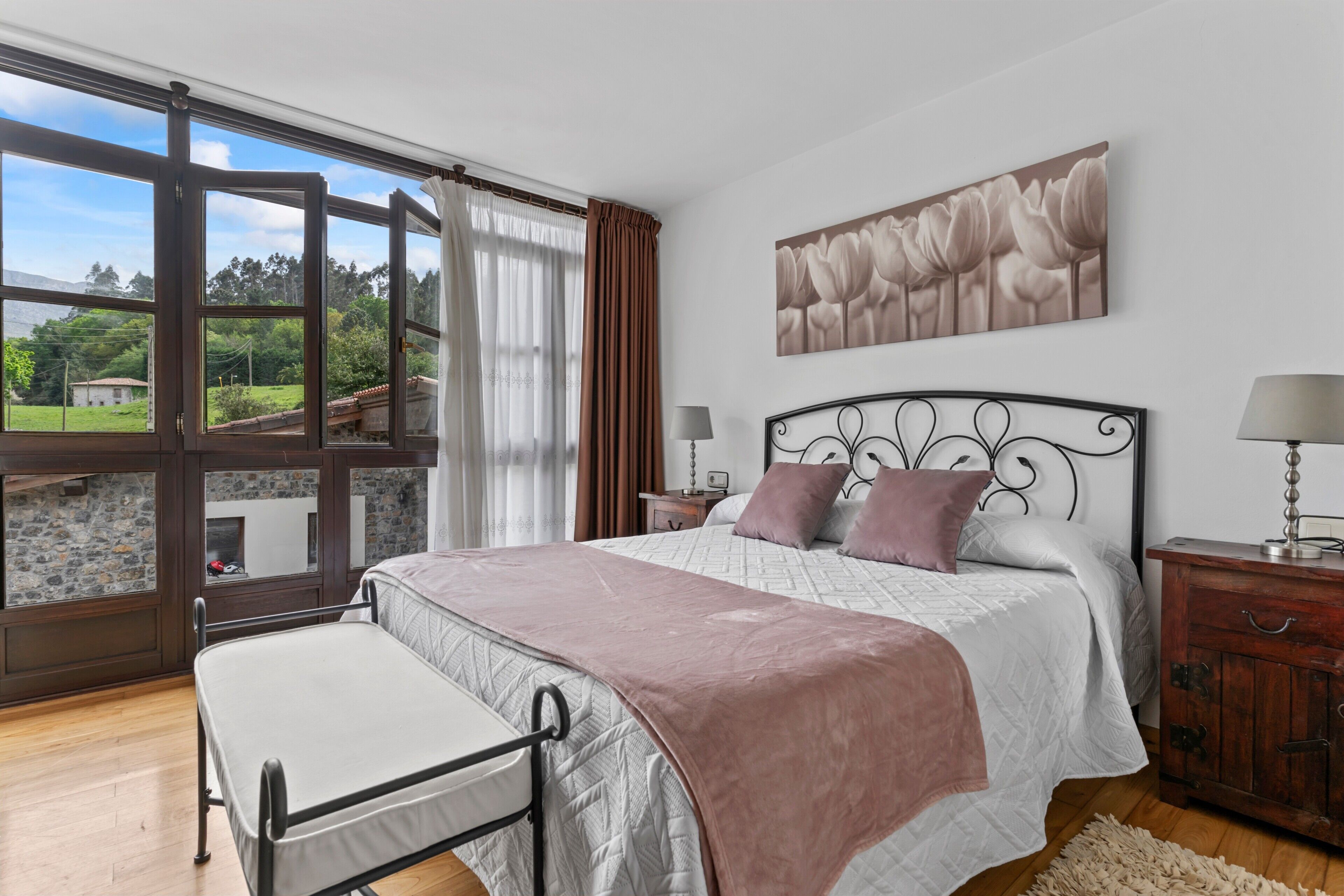 3 chambres, fer et planche à repasser, Wi-Fi, draps fournis