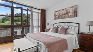 3 chambres, fer et planche Ă repasser, Wi-Fi, draps fournis