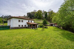 Exterior - Cottage 'El Molin De Frieras' with Mountain View, Private Garden and Wi-Fi (Llanes)