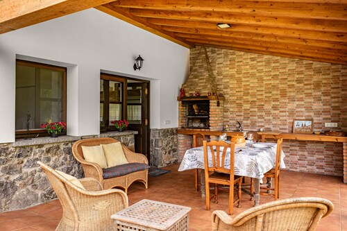 Cottage 'El Molin De Frieras' with Mountain View, Private Garden and Wi-Fi