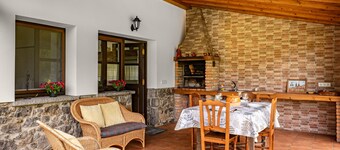 Huisje 'El Molin De Frieras' met uitzicht op de bergen, eigen tuin en WiFi