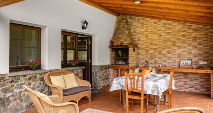 Cottage 'El Molin De Frieras' with Mountain View, Private Garden and Wi-Fi