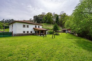 Exterior - Cottage 'El Molin De Frieras' with Mountain View, Private Garden and Wi-Fi (Llanes)