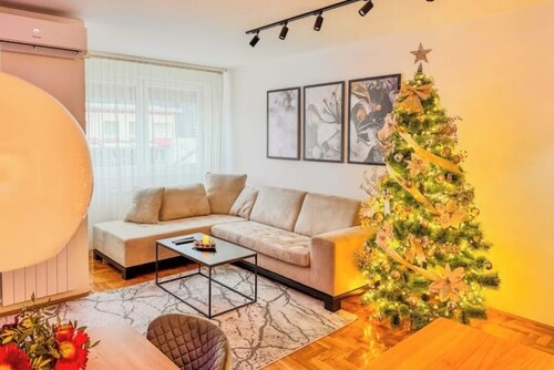 Modern Apartment· 5 min from Airport ·Free Parking