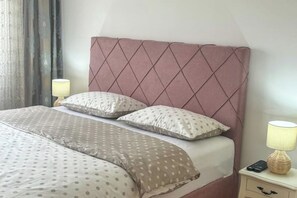 1 chambre, fer et planche à repasser, Wi-Fi gratuit, draps fournis