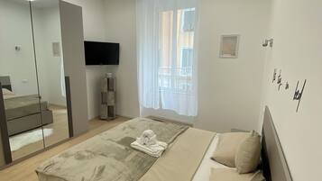 2 Schlafzimmer, Zimmersafe, Schreibtisch, Bügeleisen/Bügelbrett