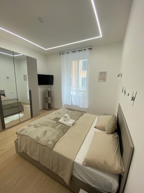 2 chambres, coffres-forts dans les chambres, bureau