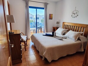 3 chambres, fer et planche à repasser, lit parapluie, Wi-Fi gratuit