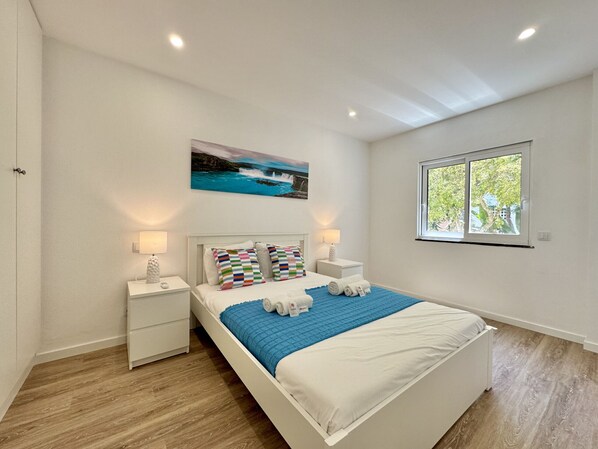 3 bedrooms, cots/infant beds, bed sheets