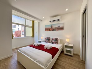 3 bedrooms, cots/infant beds, bed sheets