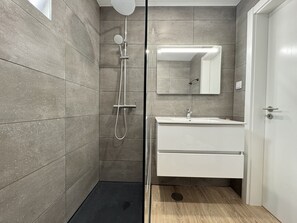 Shower, towels