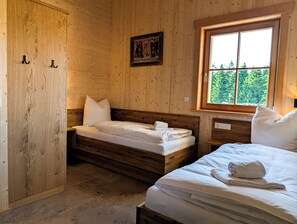 2 makuuhuonetta, silitysrauta/-lauta, Wi-Fi, vuodevaatteet