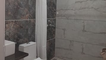 Superior Room | Bathroom | Shower, towels, soap, shampoo