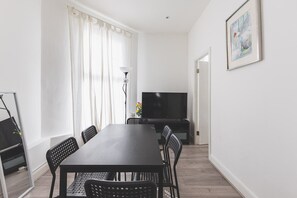 Apartment (North End Retreat) | Living room - North End Retreat (London)