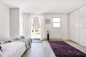 Exterior - North End Retreat (London)