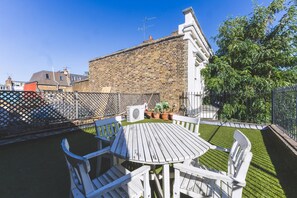 Exterior - North End Retreat (London)
