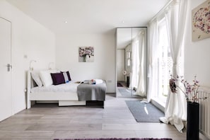 Exterior - North End Retreat (London)