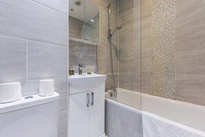 Apartment (North End Retreat) | Bathroom - North End Retreat (London)