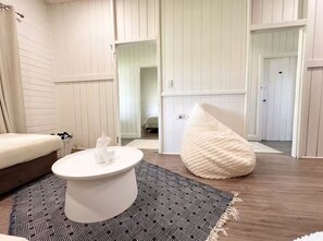 3 bedrooms, iron/ironing board, WiFi, bed sheets - Byron Soul | Waterfront 3BR w/ Deck + Views (East Wadel)