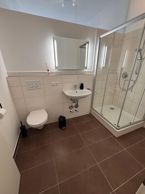 Dusche, Handtücher, Seife, Toilettenpapier