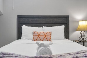 7 Schlafzimmer, Schreibtisch, Bügeleisen/Bügelbrett, kostenloses WLAN