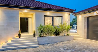 Villa Ballat with heated pool