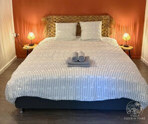 3 bedrooms, iron/ironing board, WiFi, bed sheets