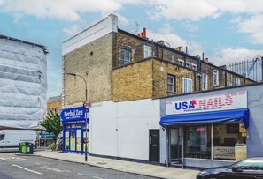 Exterior - North End Nook (London)