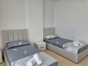 1 chambre, fer et planche à repasser, Wi-Fi gratuit, draps fournis