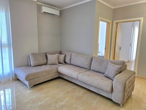 TV - Sea View Apartment in Durres Beach 100 (Durres)