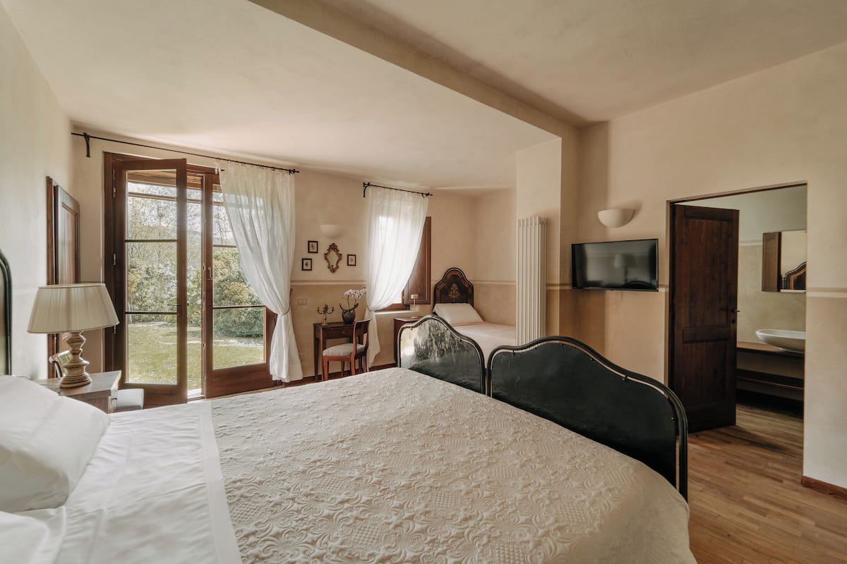 Habitación triple Deluxe, patio, vistas al jardín | Wifi gratis