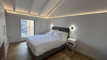 Panoramic Suite, City View | Desk, laptop workspace, soundproofing, iron/ironing board