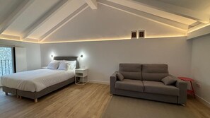Panoramic Suite, City View | Desk, laptop workspace, soundproofing, iron/ironing board - Mirador Del Rey (Cuenca)