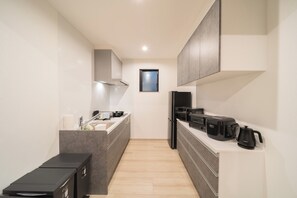 Fridge, microwave, stovetop, cookware/dishes/utensils