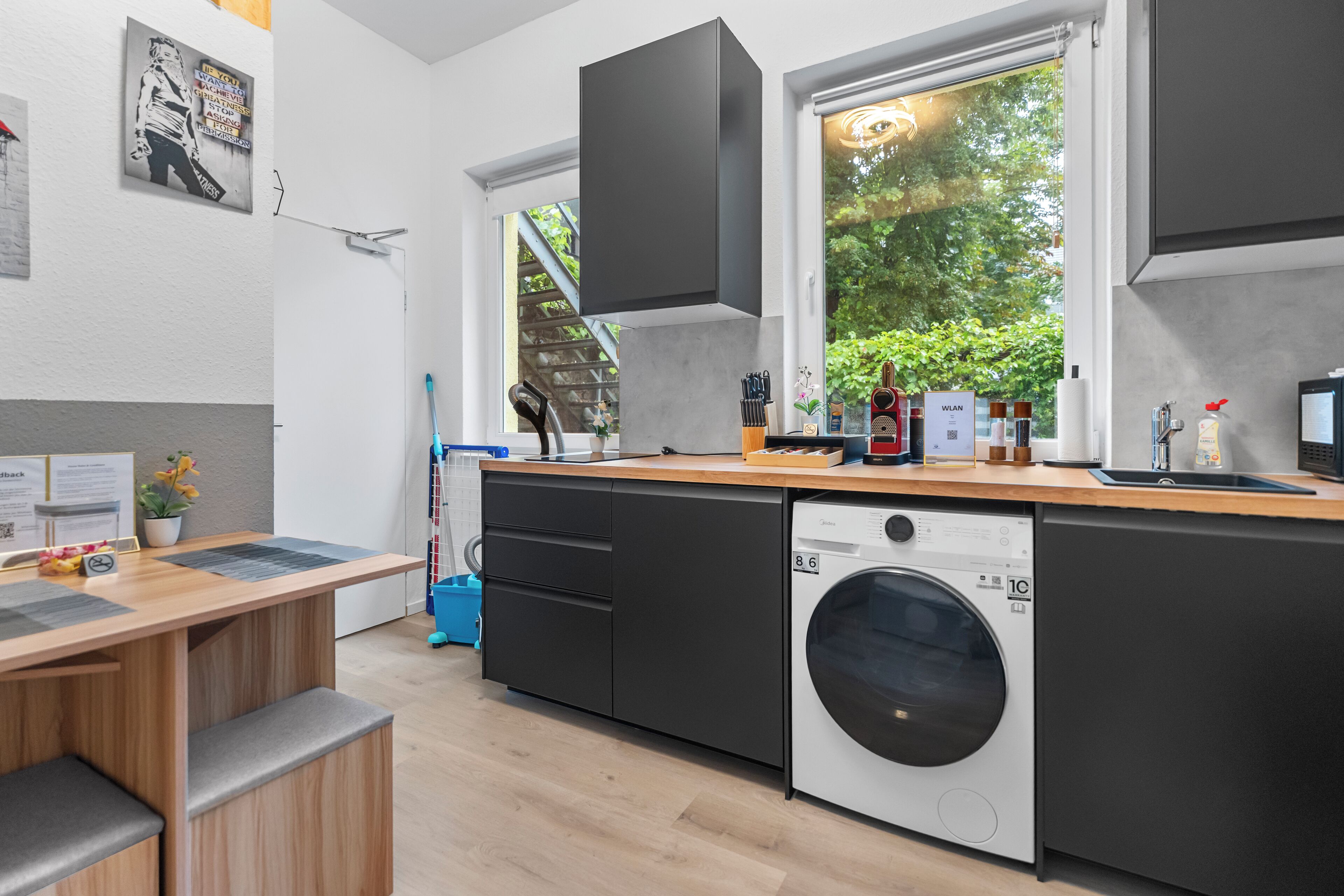 Kühlschrank, Mikrowelle, Ofen, Herdplatte