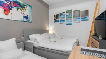 Iron/ironing board, free WiFi, bed sheets