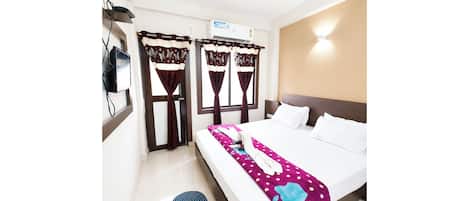 Hypo-allergenic bedding, in-room safe, desk, soundproofing