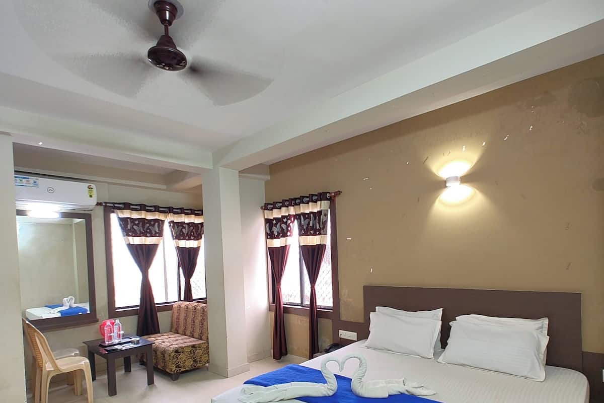 Deluxe Double Room | Hypo-allergenic bedding, desk, free WiFi, bed sheets