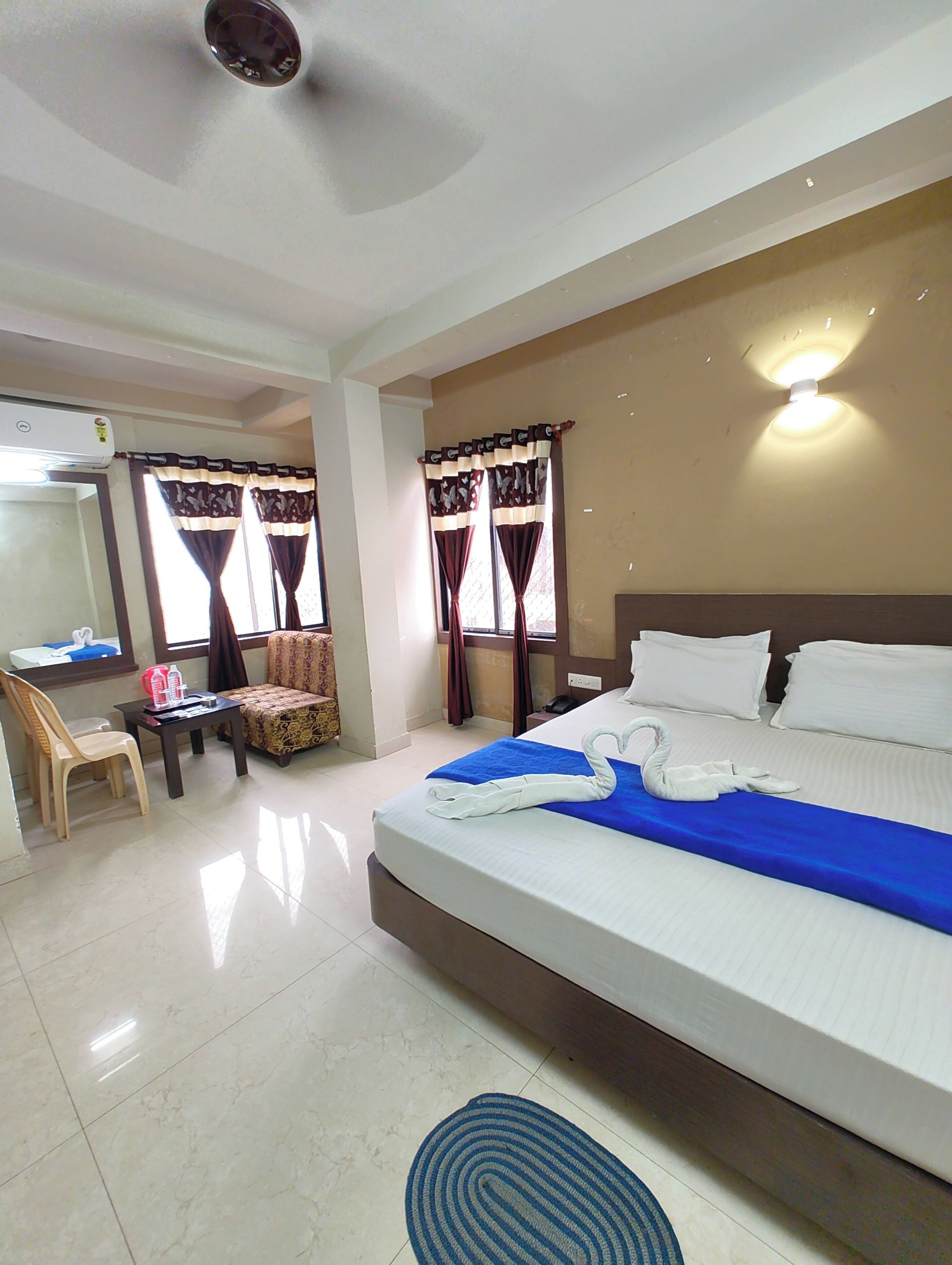 Deluxe Double Room, Multiple Beds | Hypo-allergenic bedding, in-room safe, desk, soundproofing