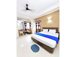Hypo-allergenic bedding, in-room safe, desk, soundproofing