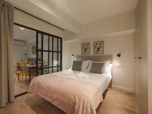 Iron/ironing board, free WiFi, bed sheets
