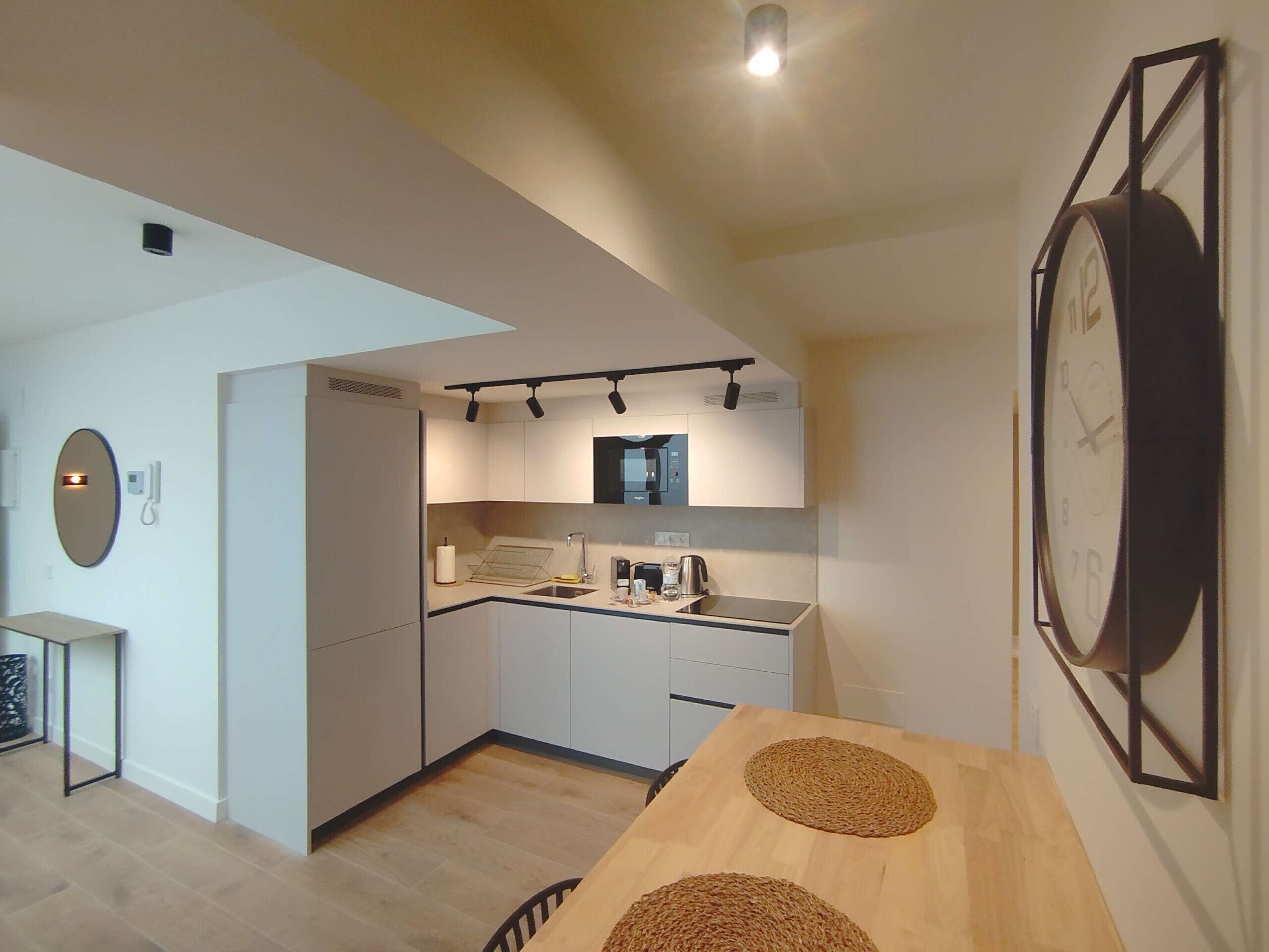 Fridge, microwave, oven, coffee/tea maker