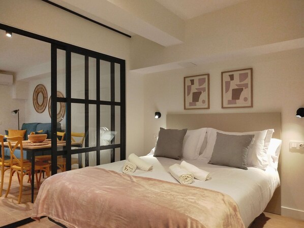 Fer et planche à repasser, Wi-Fi gratuit, draps fournis