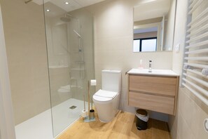 淋浴設備、風筒、提供毛巾、番梘