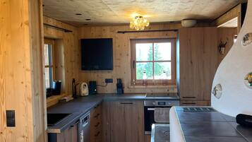 House | Private kitchen | Cookware/dishes/utensils