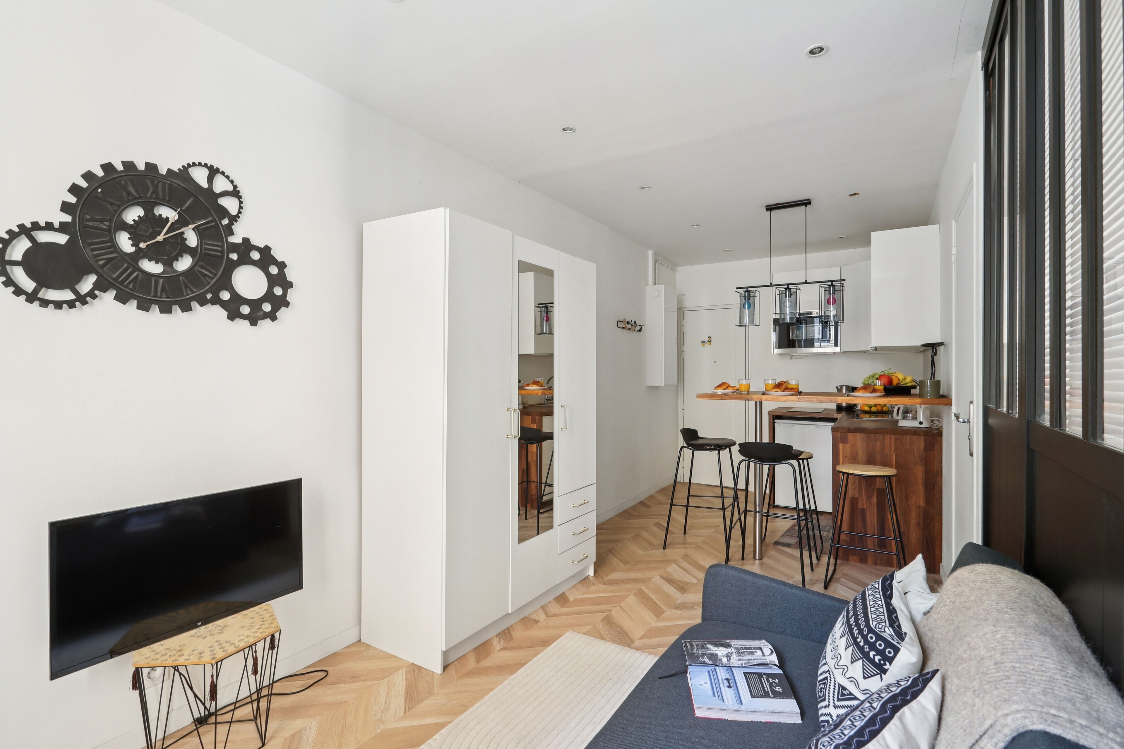 Apartamento urbano, 1 cama de casal e sofá-cama, para não fumantes | Área de estar | Smart TV 40 polegadas com canais via satélite
