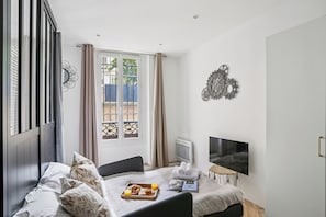 Appartement Ville, 1 lit double et 1 canapé-lit, non-fumeurs | Coin séjour | TV connectée de 40 pouces avec chaînes par satellite