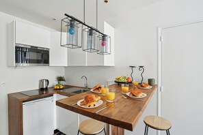 Apartamento urbano, 1 cama de casal e sofá-cama, para não fumantes | Cozinha privada | Máquina de café expresso, cafeteira/chaleira, chaleira elétrica